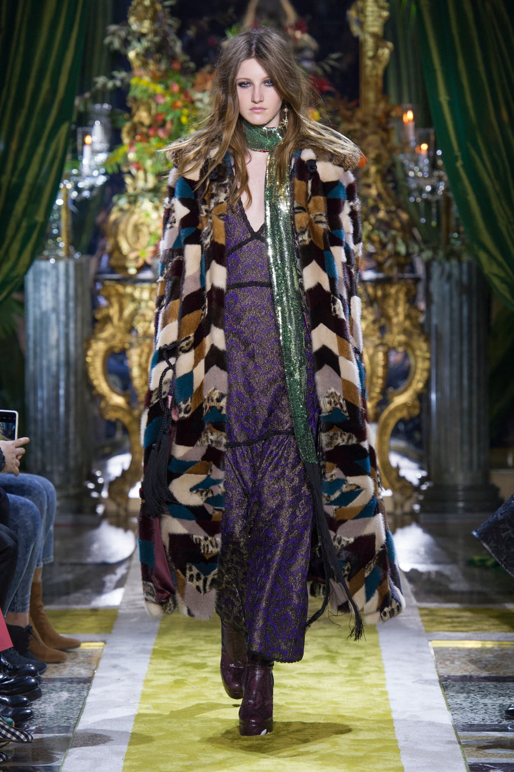 Fashion Week Milan Fall/Winter 2016 look 1 from the Roberto Cavalli collection 女装