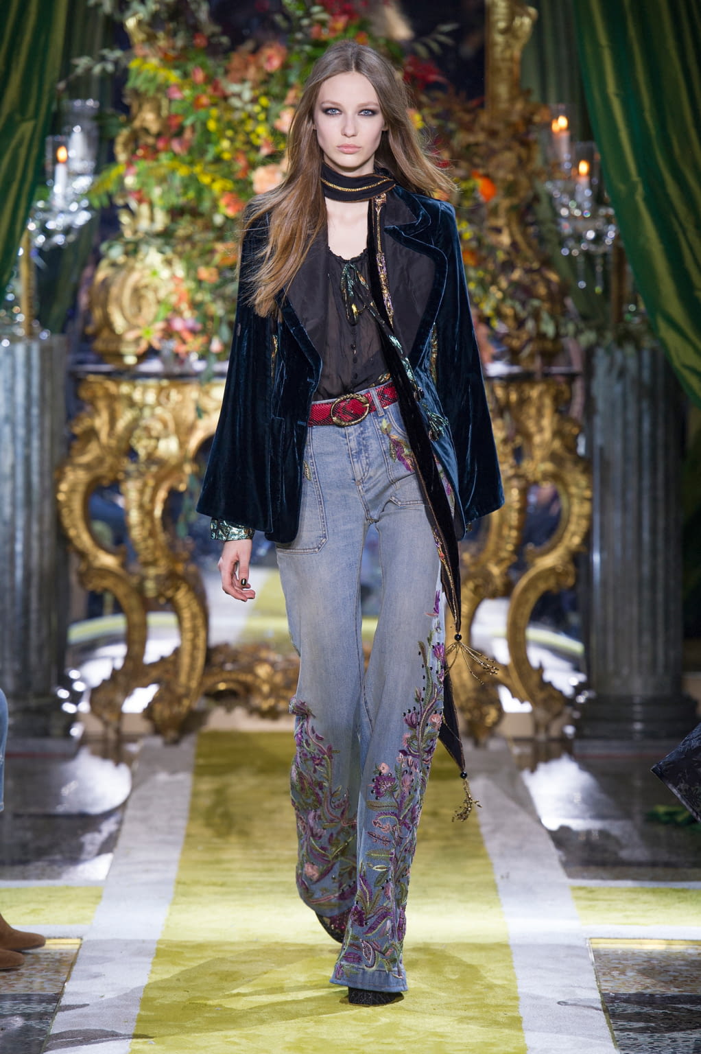 Fashion Week Milan Fall/Winter 2016 look 13 from the Roberto Cavalli collection 女装