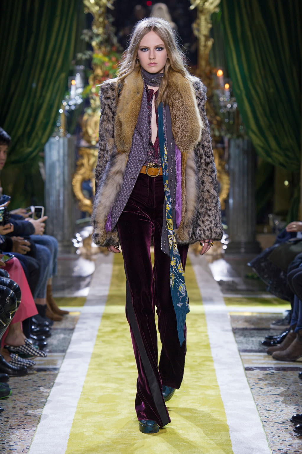Fashion Week Milan Fall/Winter 2016 look 3 from the Roberto Cavalli collection 女装