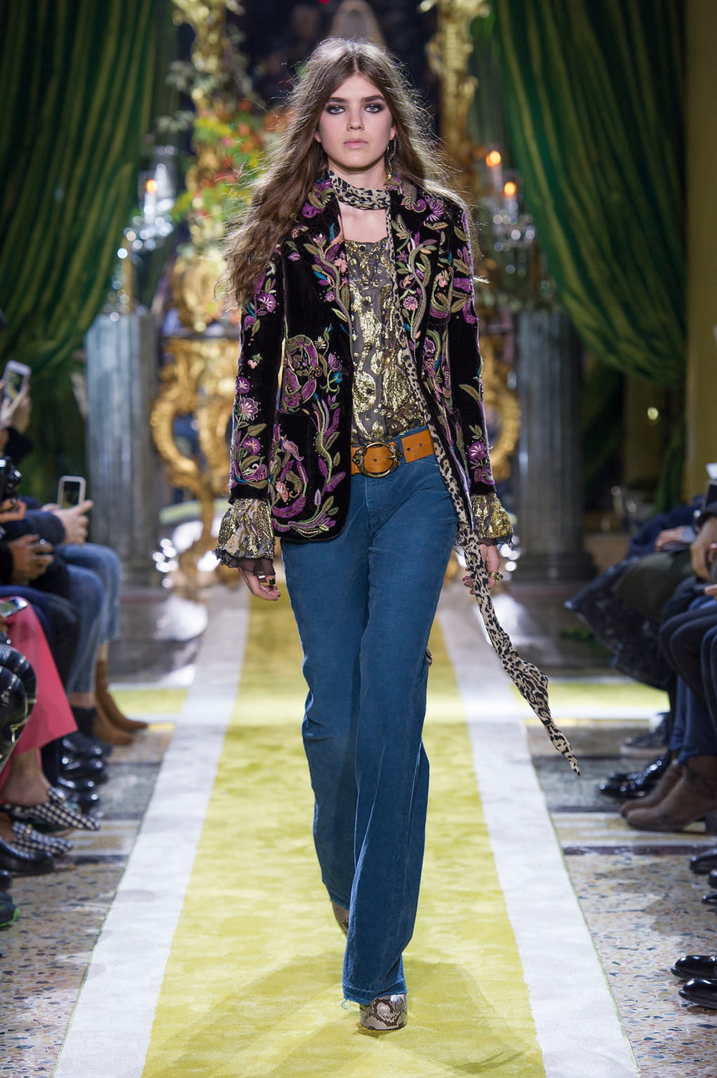 Fashion Week Milan Fall/Winter 2016 look 6 from the Roberto Cavalli collection 女装