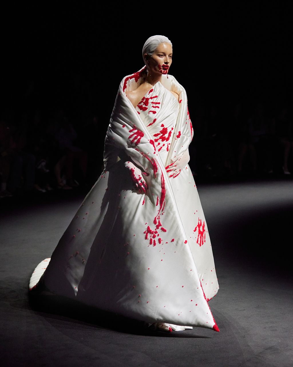 Fashion Week Paris Fall/Winter 2025 look 1 from the Robert Wun collection couture