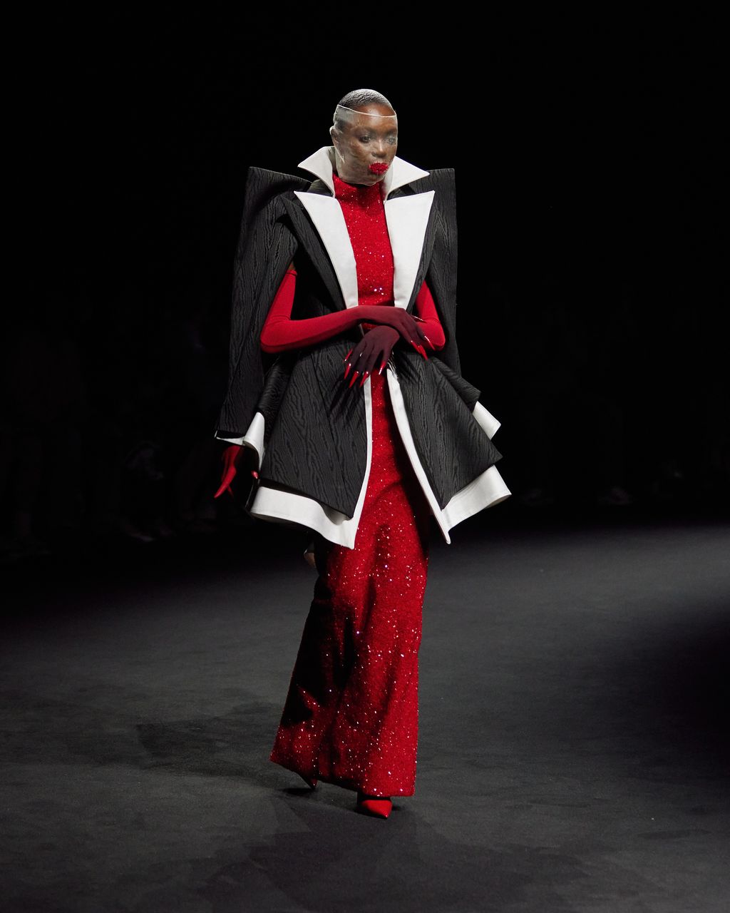 Fashion Week Paris Fall/Winter 2025 look 2 from the Robert Wun collection couture