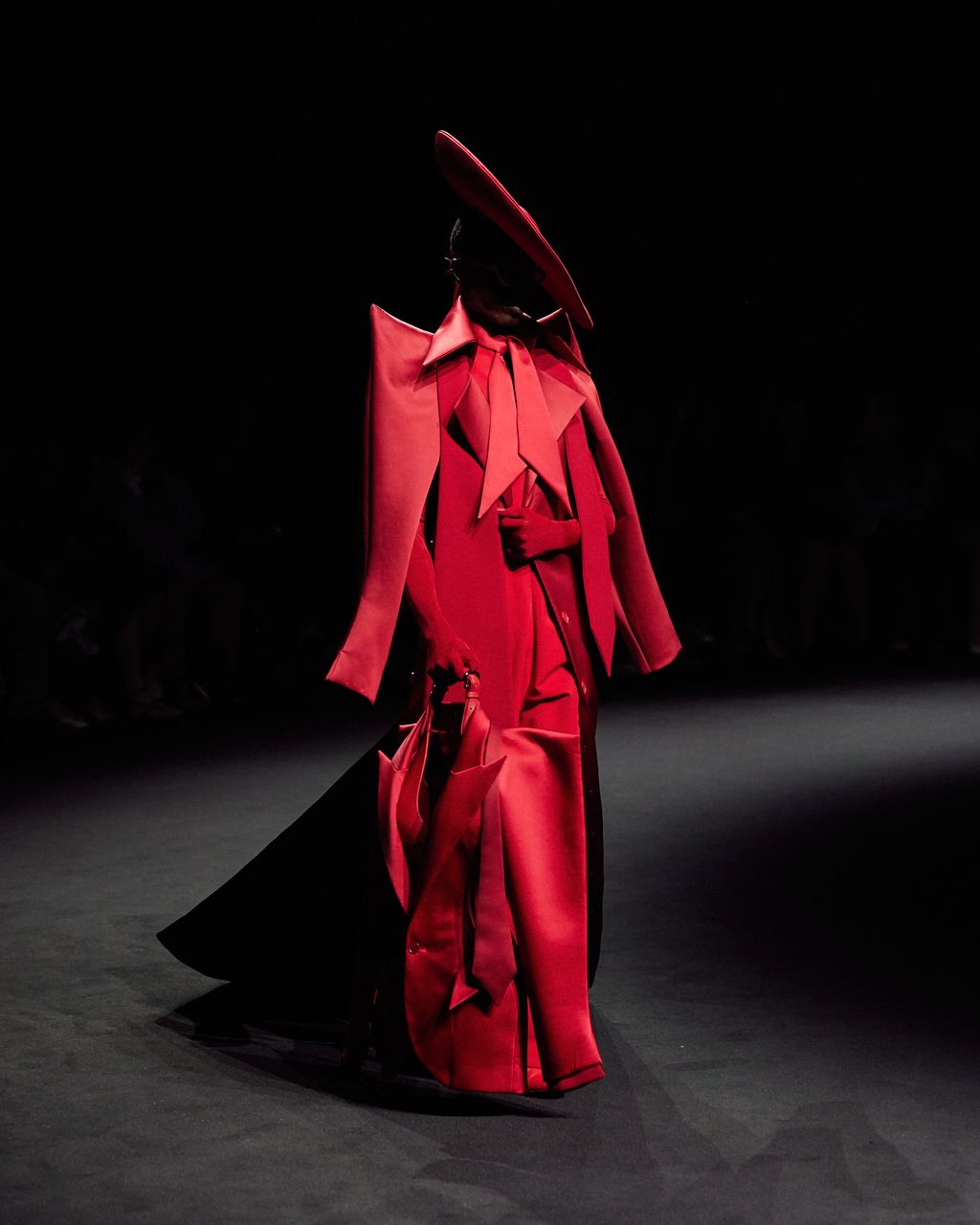Fashion Week Paris Fall/Winter 2025 look 3 from the Robert Wun collection couture