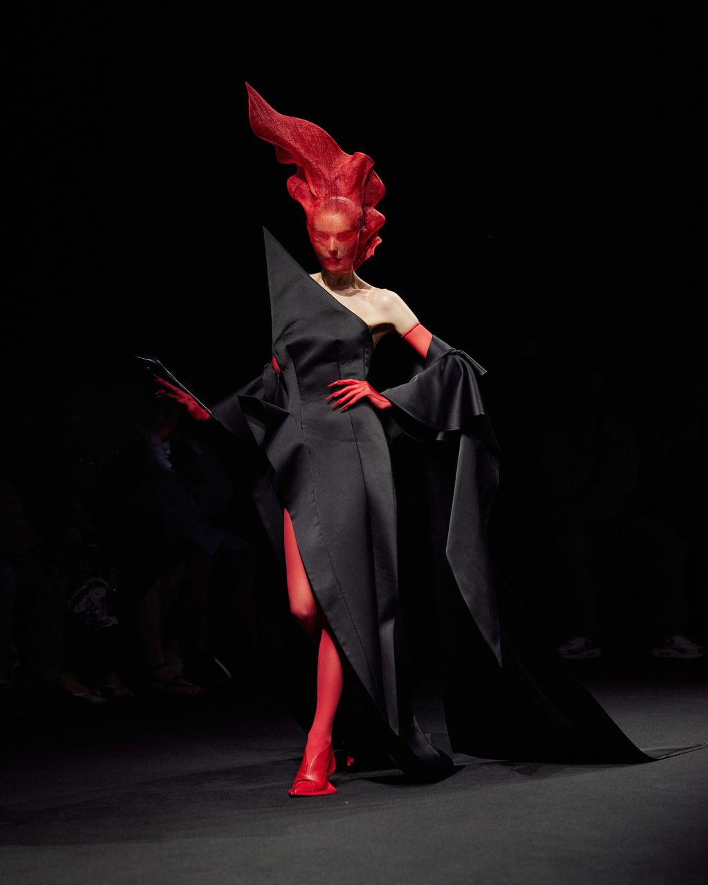 Fashion Week Paris Fall/Winter 2025 look 4 from the Robert Wun collection couture