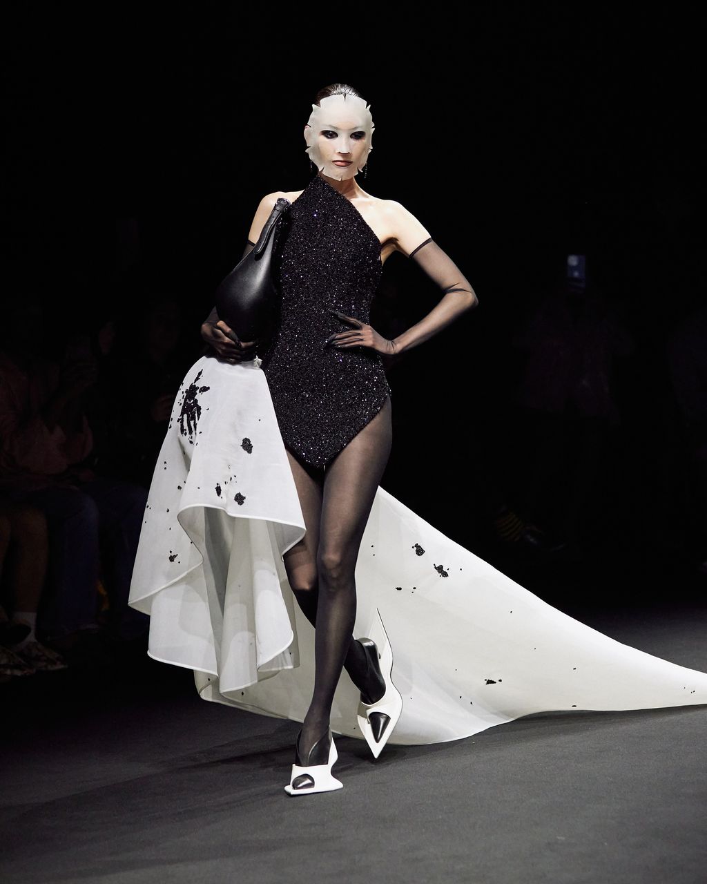 Fashion Week Paris Fall/Winter 2025 look 6 from the Robert Wun collection couture