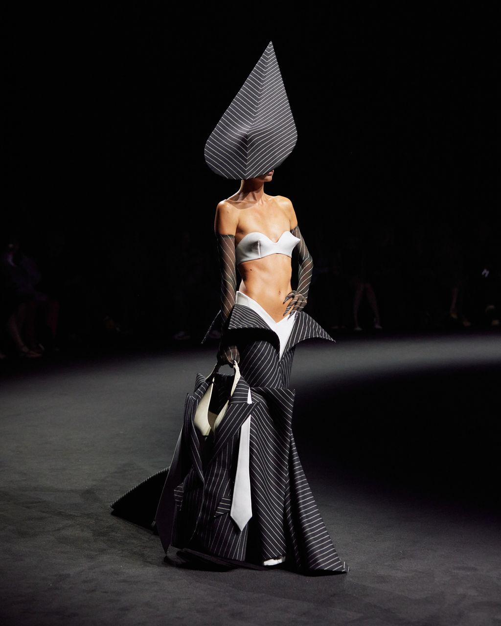 Fashion Week Paris Fall/Winter 2025 look 7 from the Robert Wun collection couture