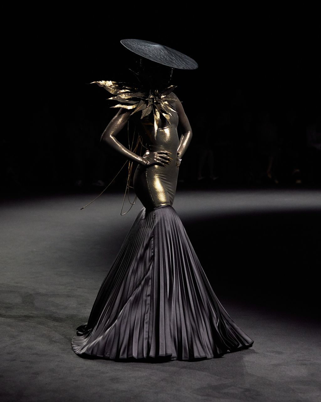 Fashion Week Paris Fall/Winter 2025 look 9 from the Robert Wun collection couture