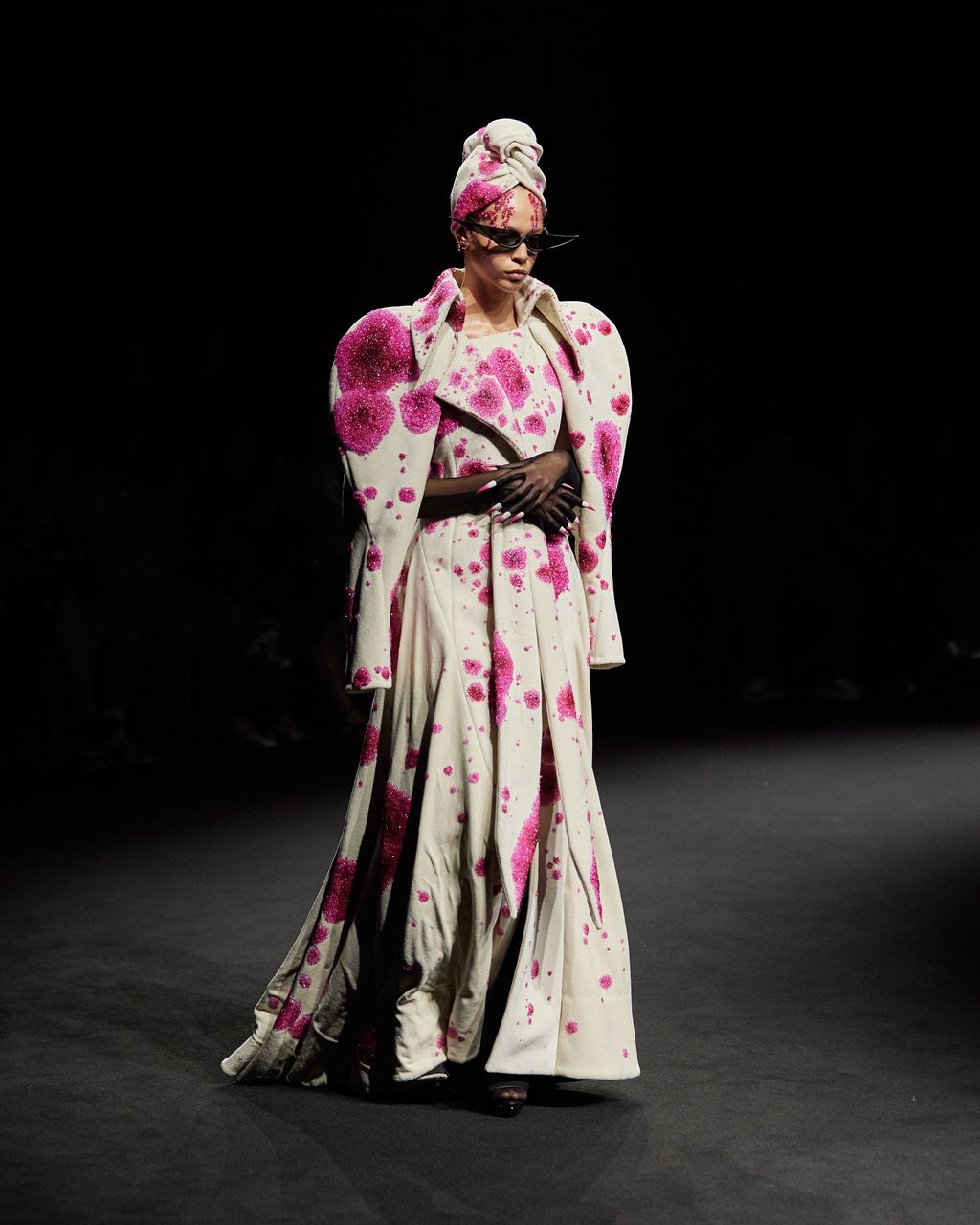 Fashion Week Paris Fall/Winter 2025 look 11 from the Robert Wun collection couture