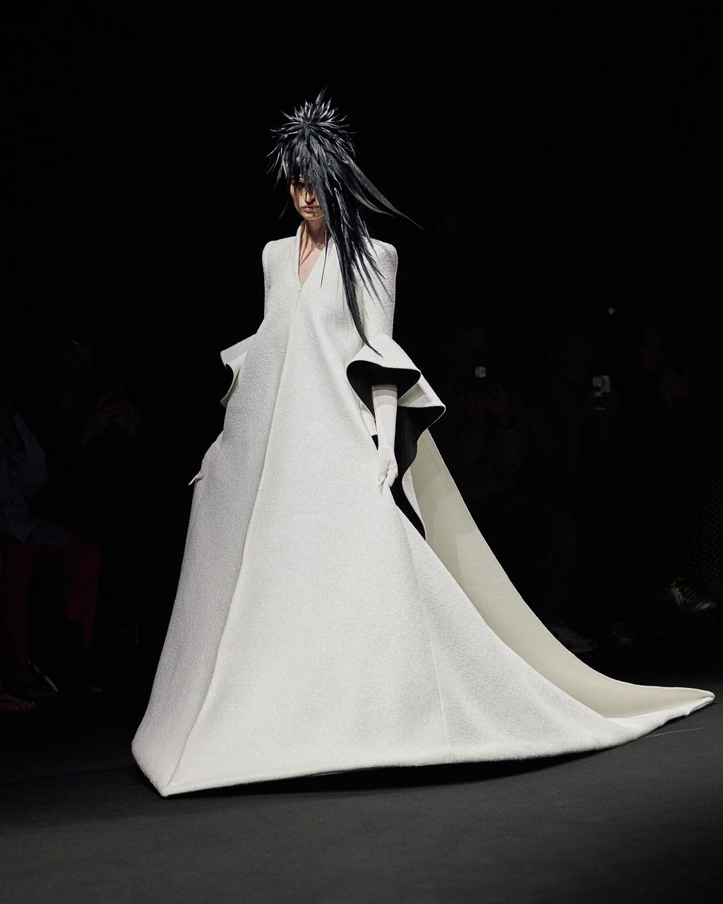 Fashion Week Paris Fall/Winter 2025 look 16 from the Robert Wun collection couture