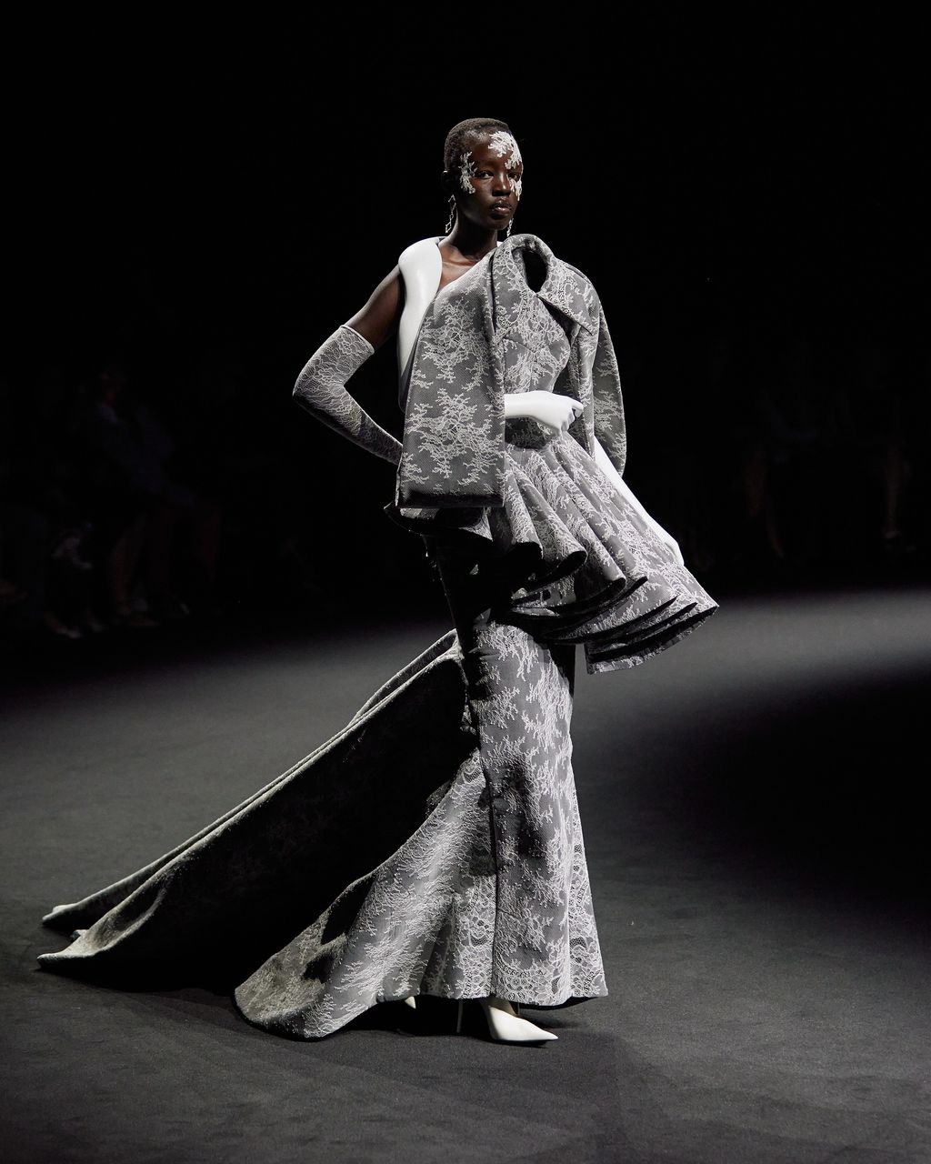 Fashion Week Paris Fall/Winter 2025 look 22 from the Robert Wun collection couture