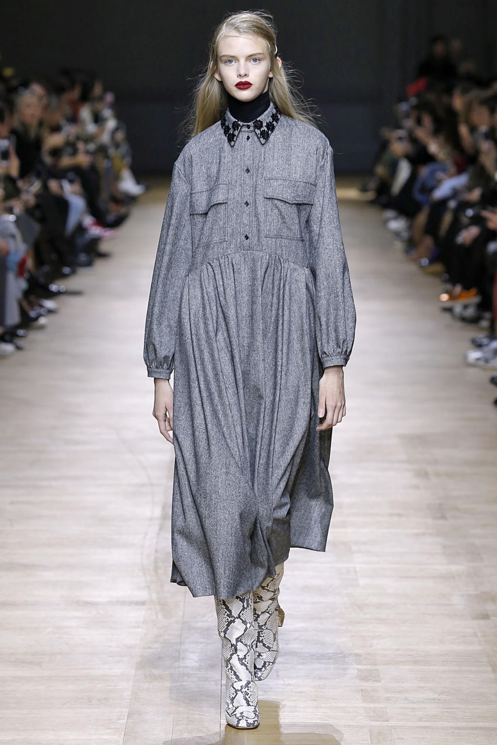 Fashion Week Paris Fall/Winter 2018 look 7 from the Rochas collection womenswear
