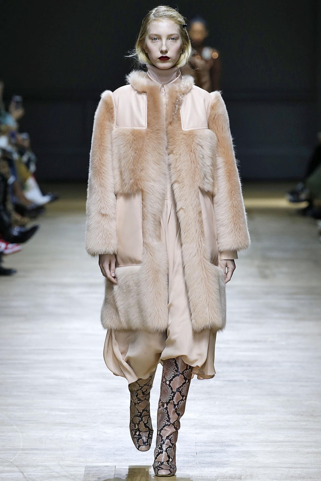 Fashion Week Paris Fall/Winter 2018 look 14 from the Rochas collection womenswear