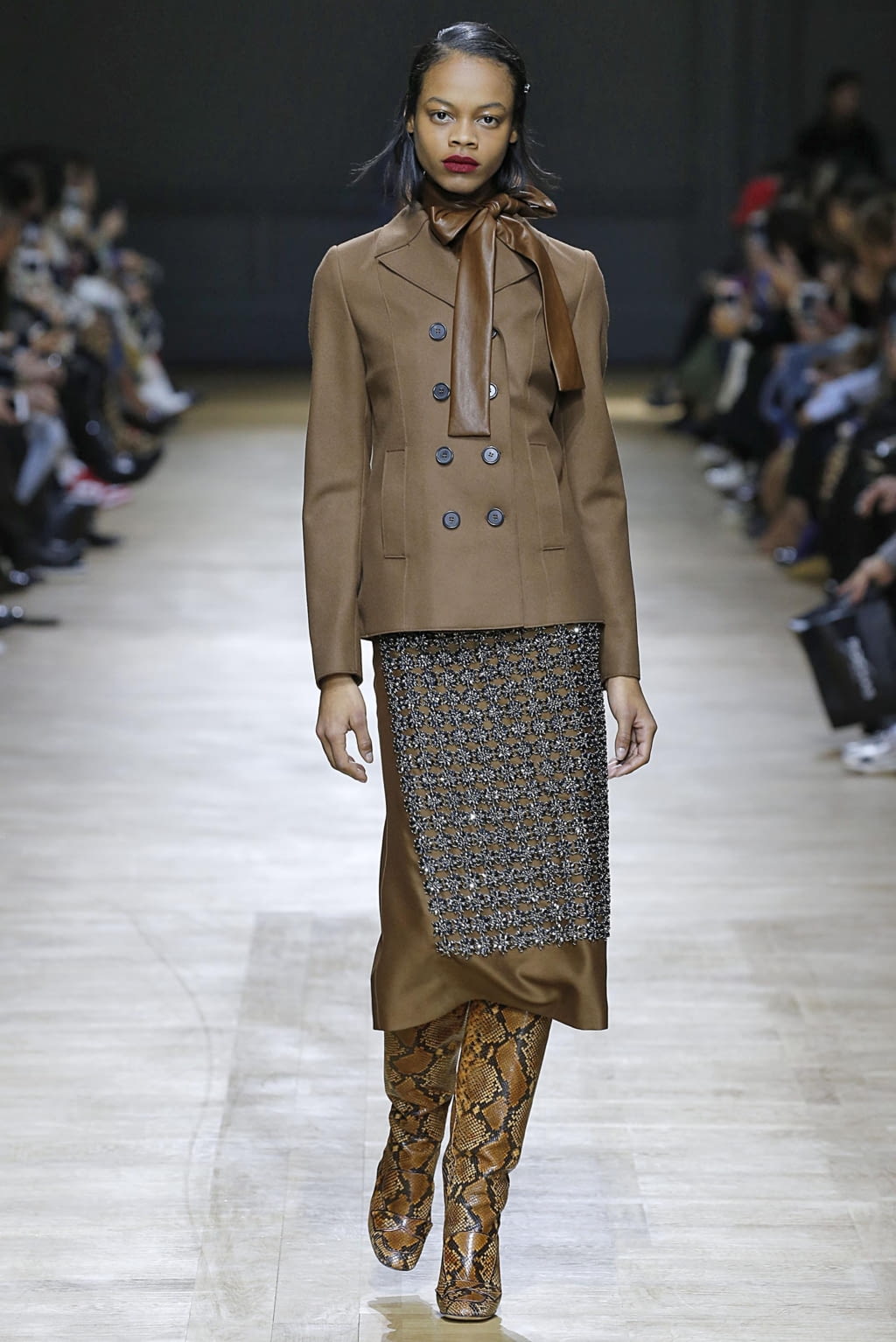 Fashion Week Paris Fall/Winter 2018 look 15 from the Rochas collection womenswear