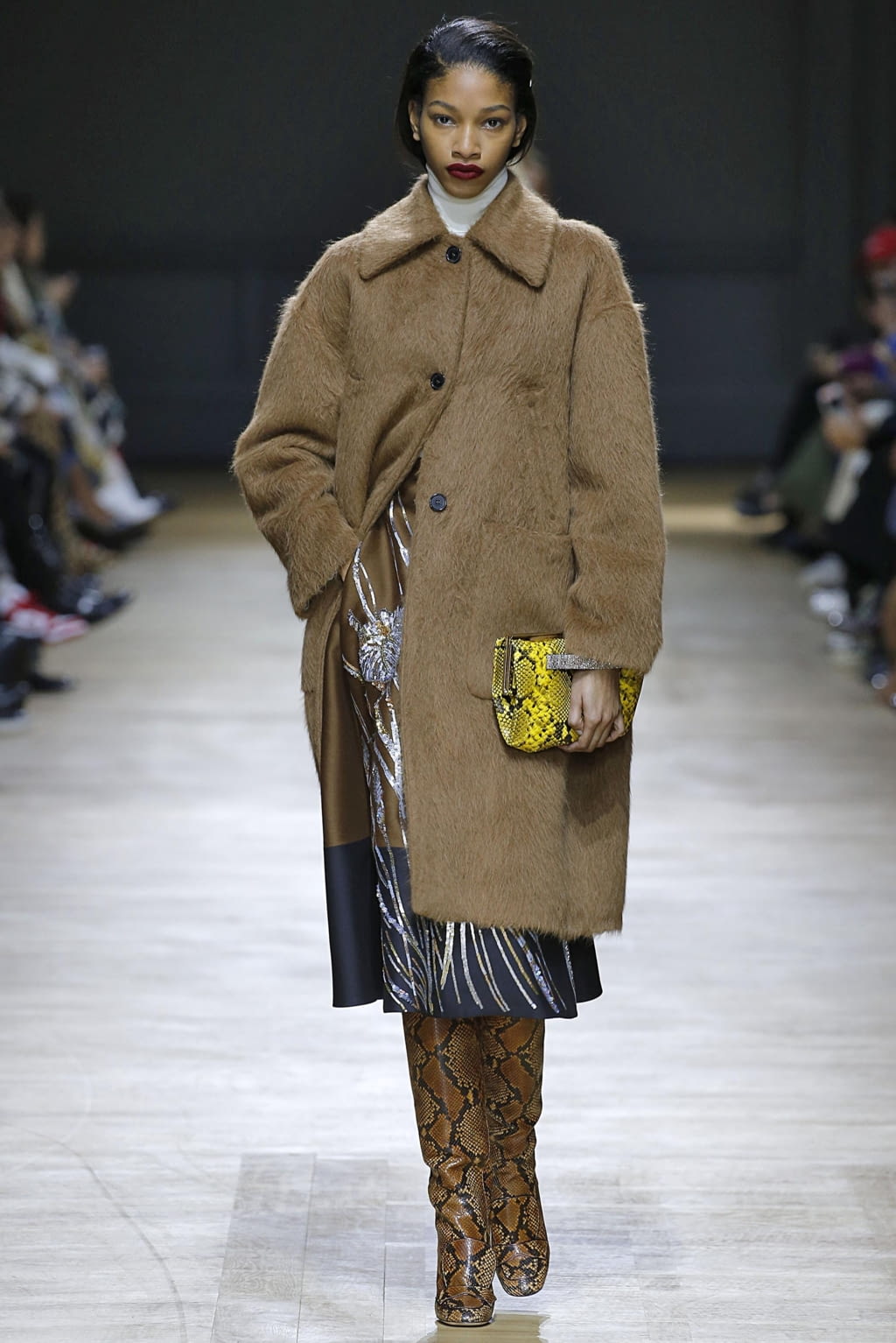 Fashion Week Paris Fall/Winter 2018 look 19 from the Rochas collection 女装