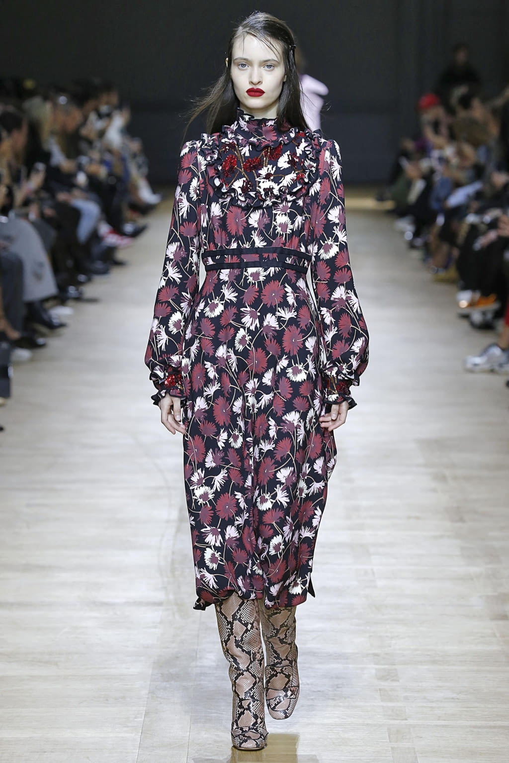 Fashion Week Paris Fall/Winter 2018 look 25 from the Rochas collection womenswear