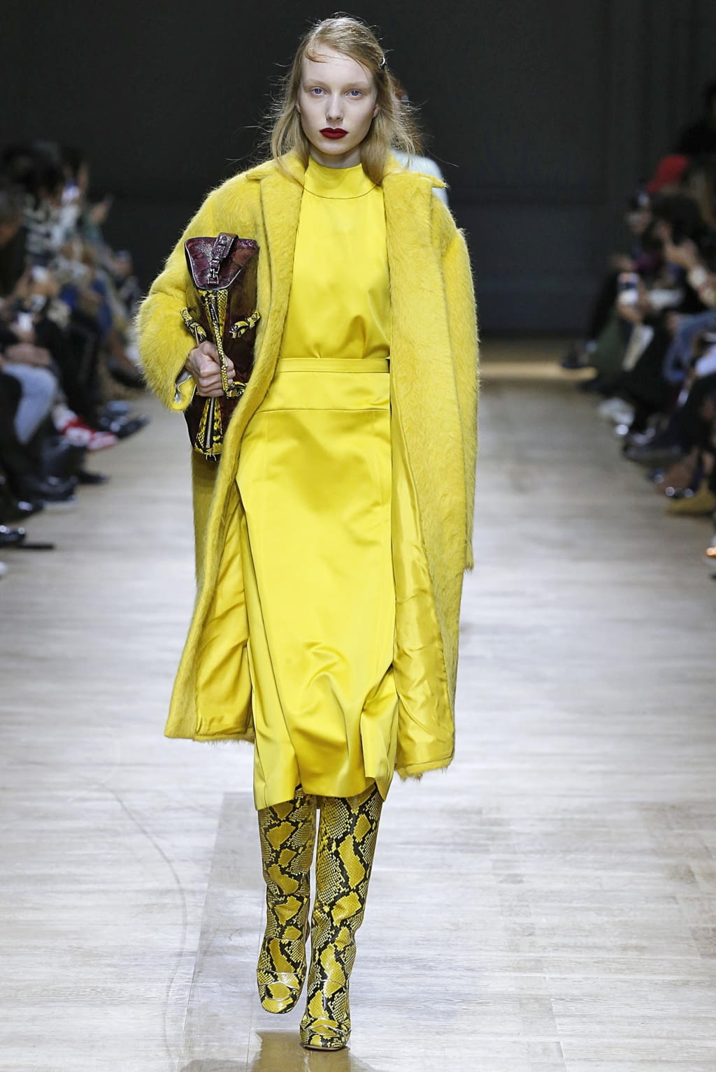 Fashion Week Paris Fall/Winter 2018 look 30 from the Rochas collection womenswear