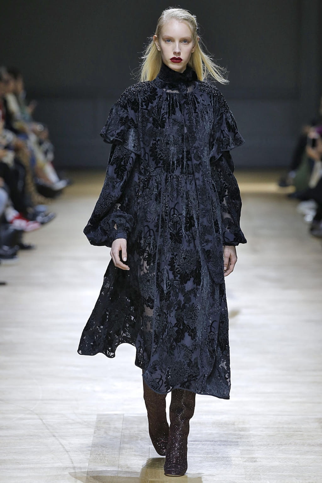 Fashion Week Paris Fall/Winter 2018 look 32 from the Rochas collection womenswear