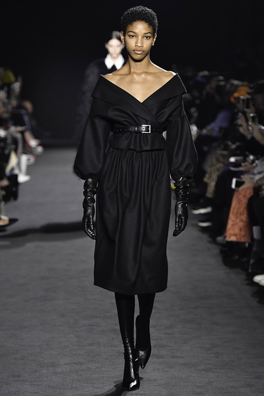 Fashion Week Paris Fall/Winter 2019 look 5 from the Rochas collection 女装