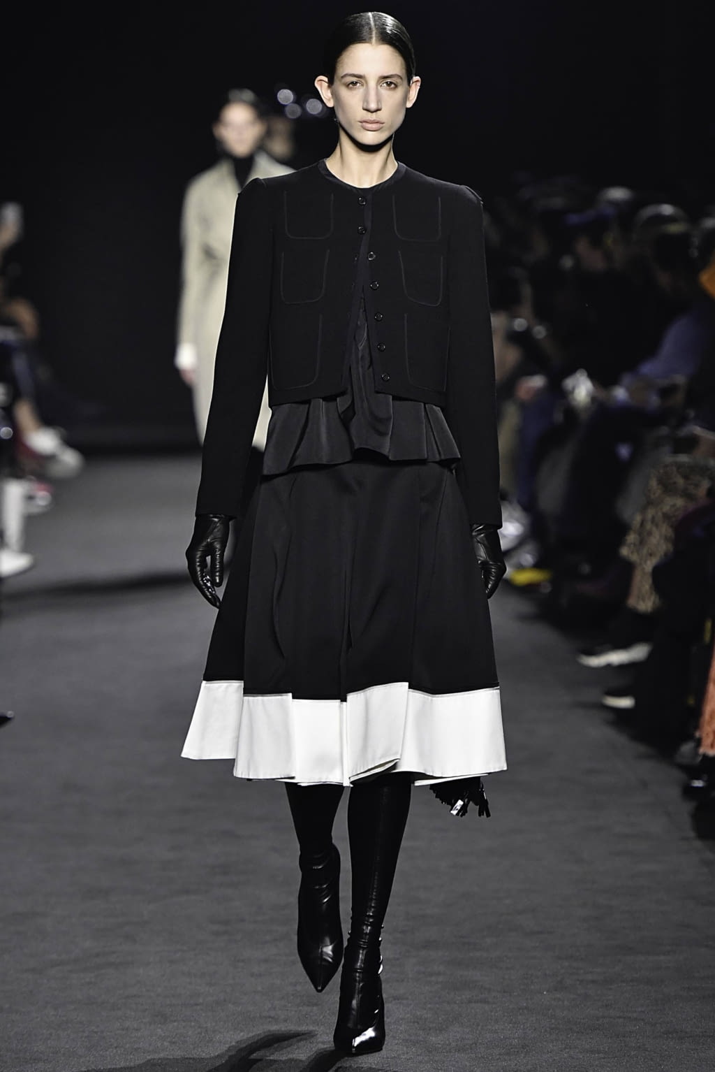 Fashion Week Paris Fall/Winter 2019 look 15 from the Rochas collection 女装