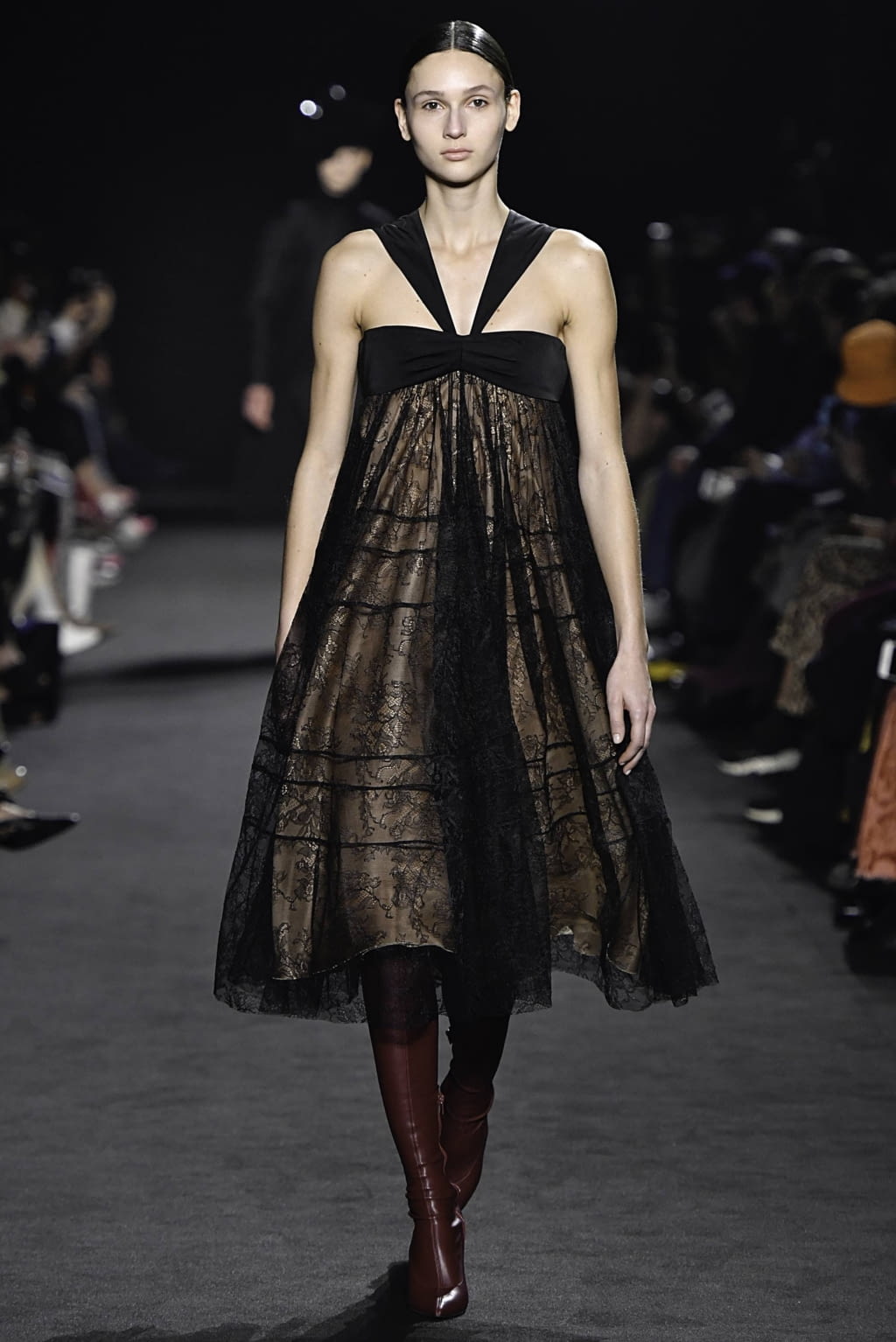 Fashion Week Paris Fall/Winter 2019 look 30 de la collection Rochas womenswear