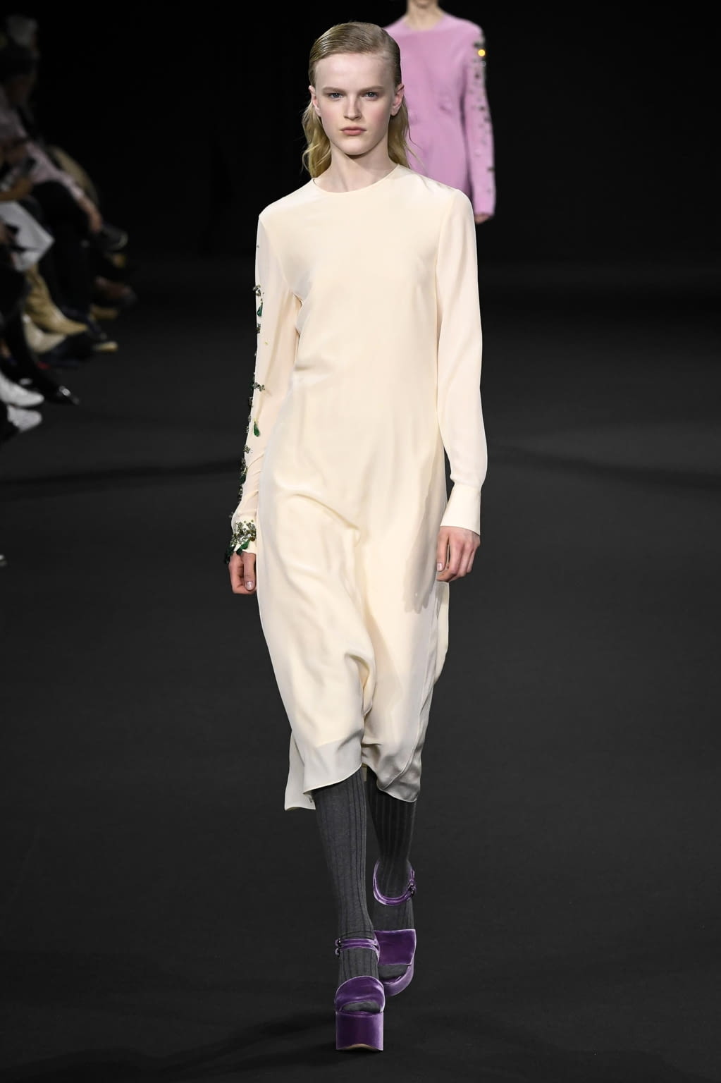 Fashion Week Paris Fall/Winter 2020 look 1 de la collection Rochas womenswear