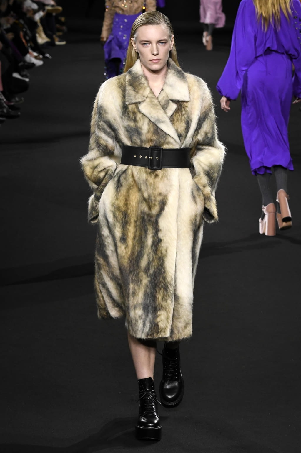 Fashion Week Paris Fall/Winter 2020 look 5 de la collection Rochas womenswear