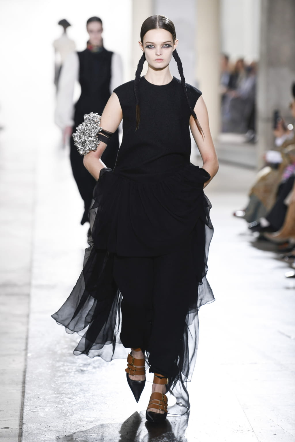 Fashion Week Paris Fall/Winter 2022 look 2 from the Rochas collection 女装