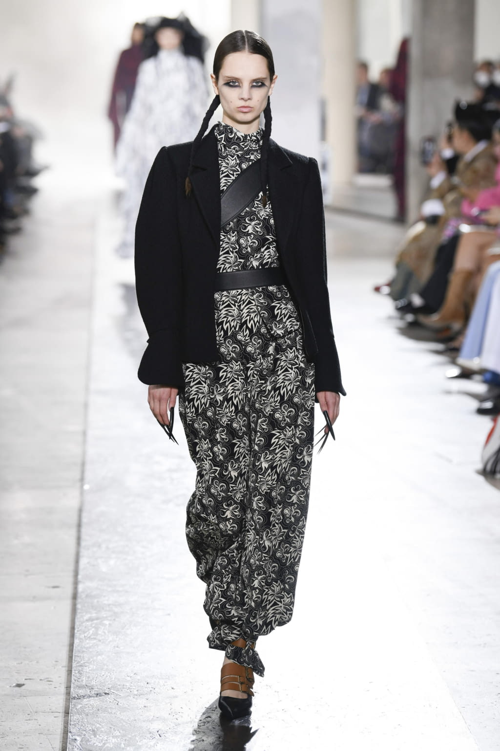 Fashion Week Paris Fall/Winter 2022 look 7 from the Rochas collection womenswear