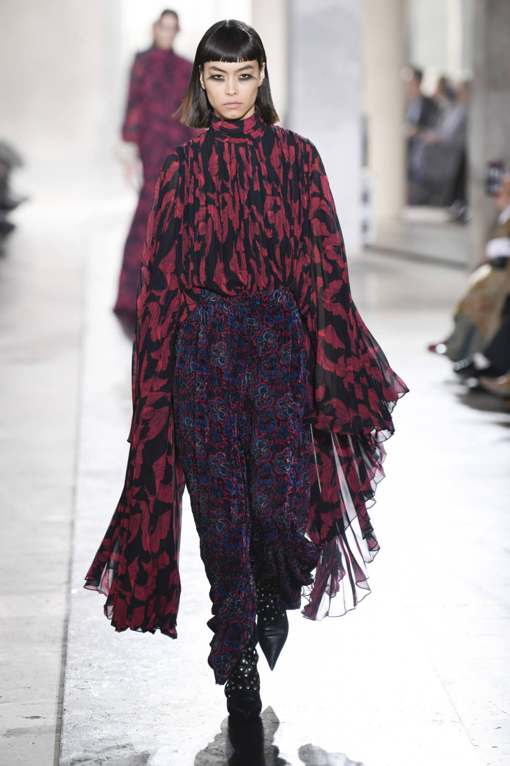 Fashion Week Paris Fall/Winter 2022 look 9 from the Rochas collection womenswear