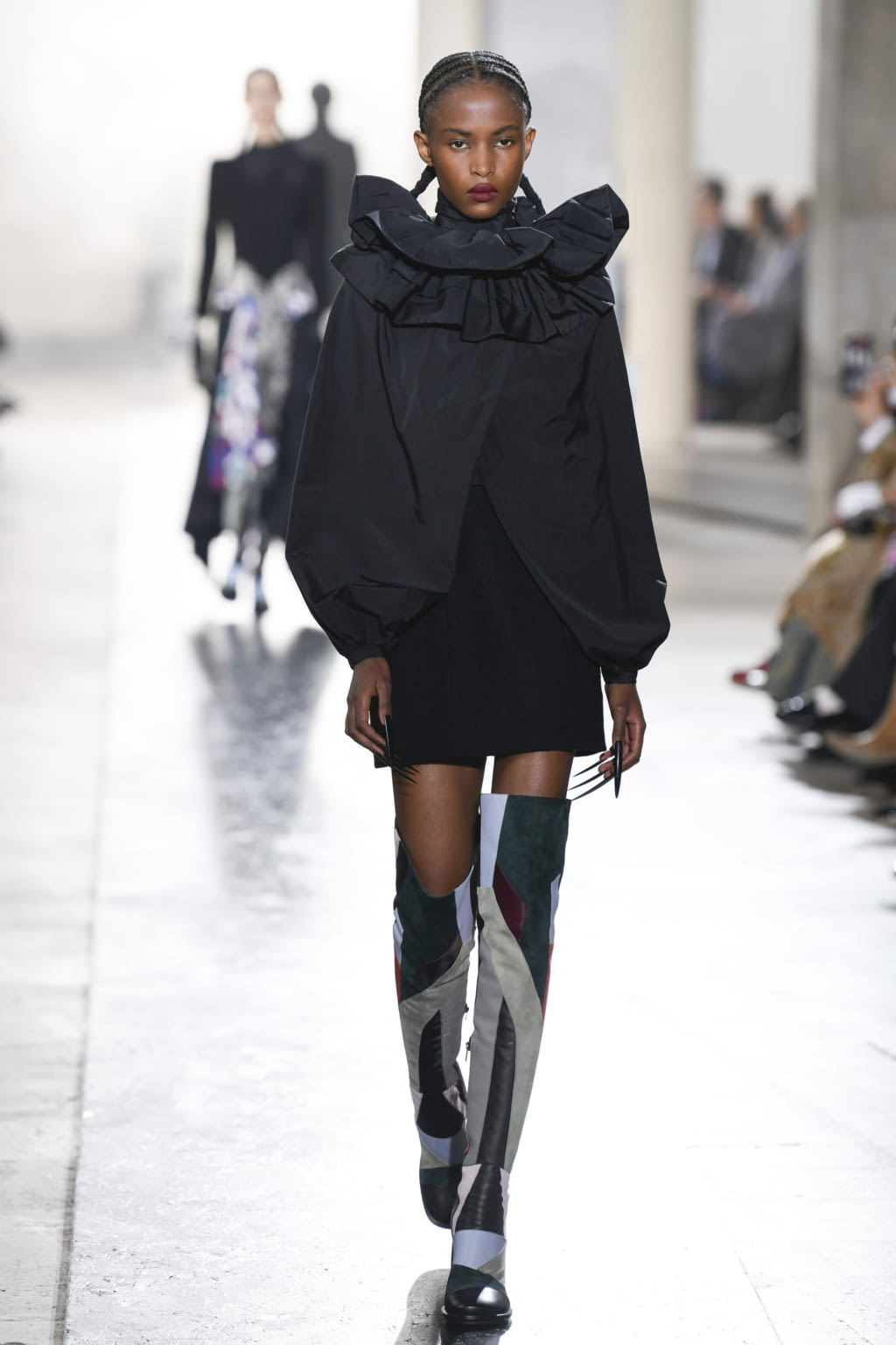 Fashion Week Paris Fall/Winter 2022 look 14 from the Rochas collection womenswear