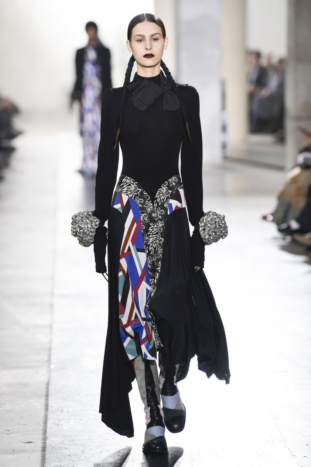 Fashion Week Paris Fall/Winter 2022 look 15 from the Rochas collection womenswear