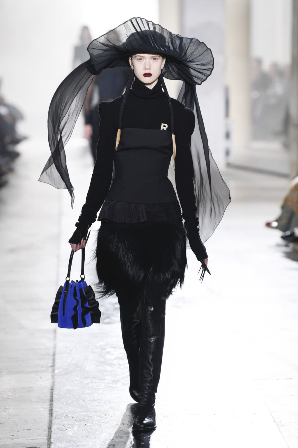 Fashion Week Paris Fall/Winter 2022 look 26 from the Rochas collection 女装