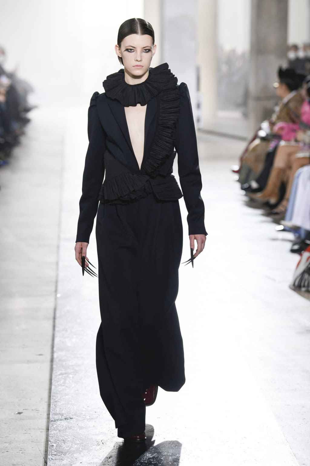 Fashion Week Paris Fall/Winter 2022 look 30 from the Rochas collection 女装