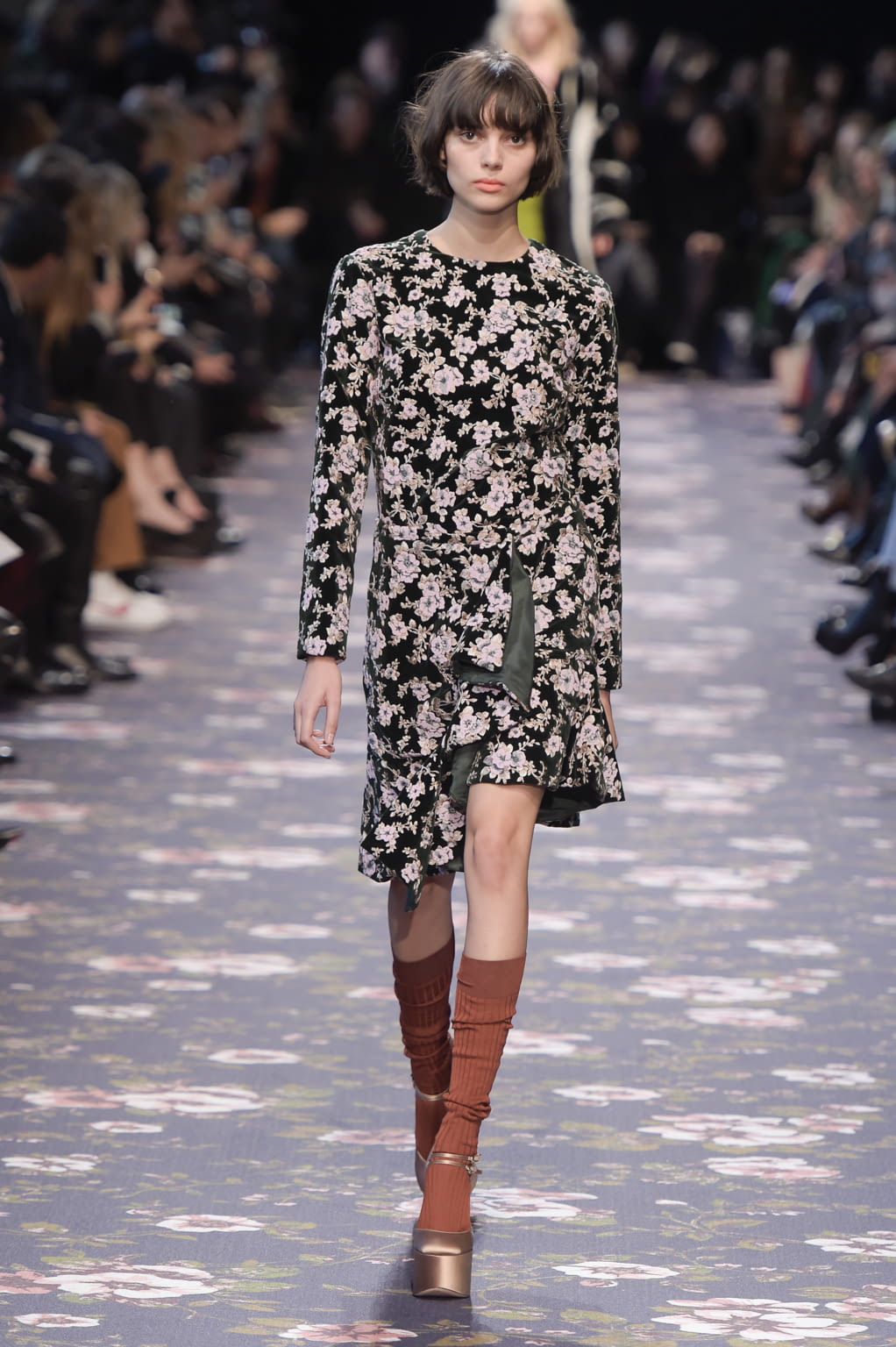 Fashion Week Paris Fall/Winter 2016 look 15 from the Rochas collection womenswear