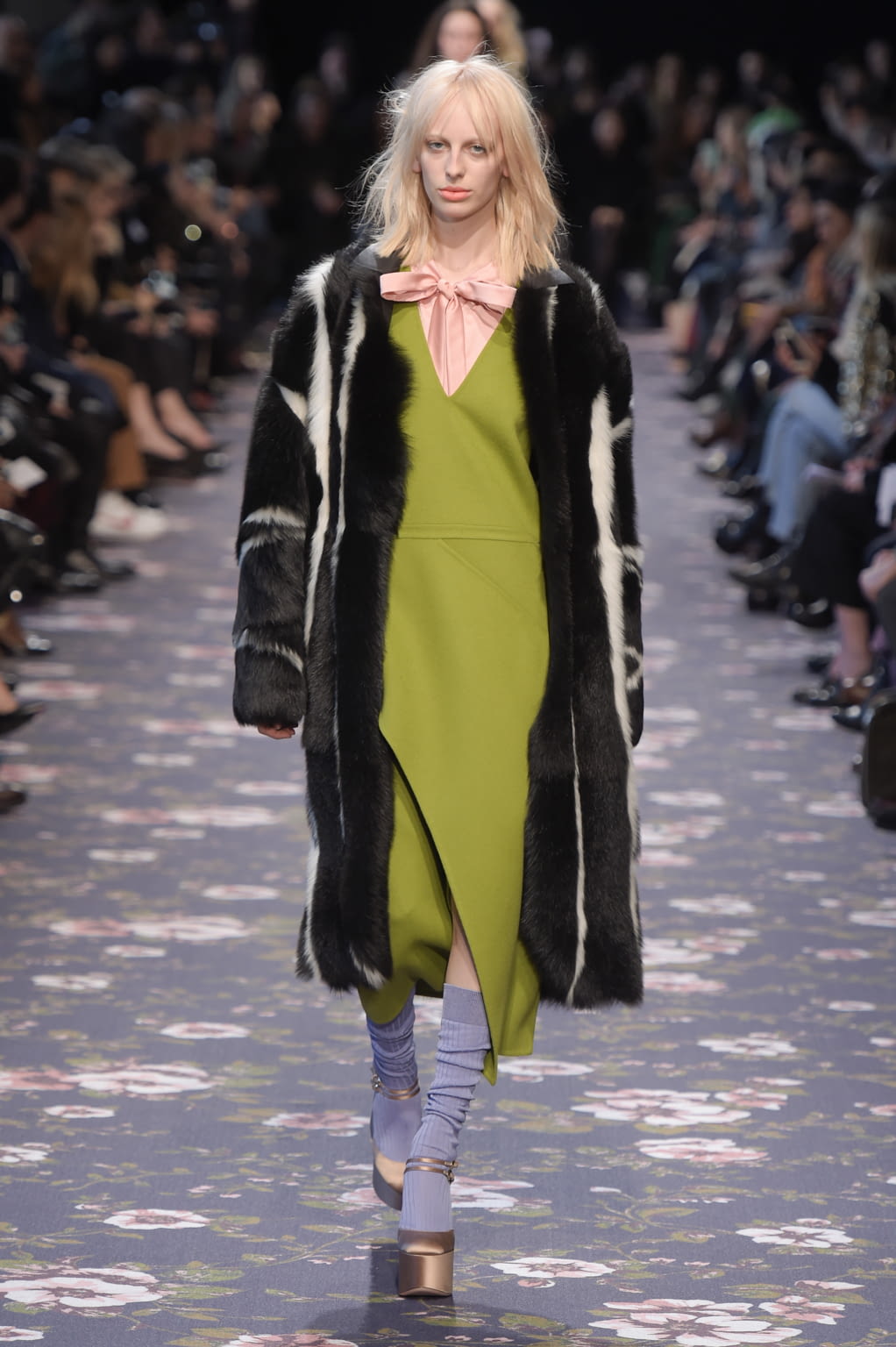 Fashion Week Paris Fall/Winter 2016 look 16 from the Rochas collection womenswear