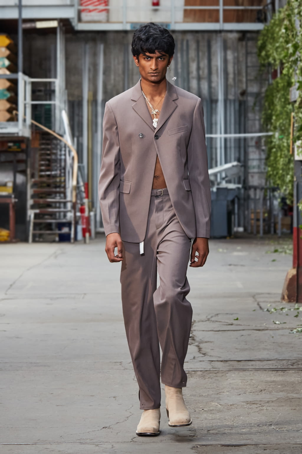 Fashion Week Paris Spring/Summer 2020 look 1 from the Rochas collection menswear