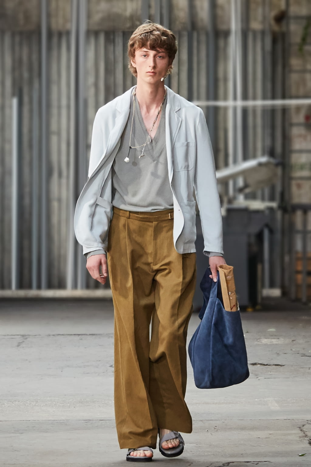 Fashion Week Paris Spring/Summer 2020 look 20 from the Rochas collection 男装
