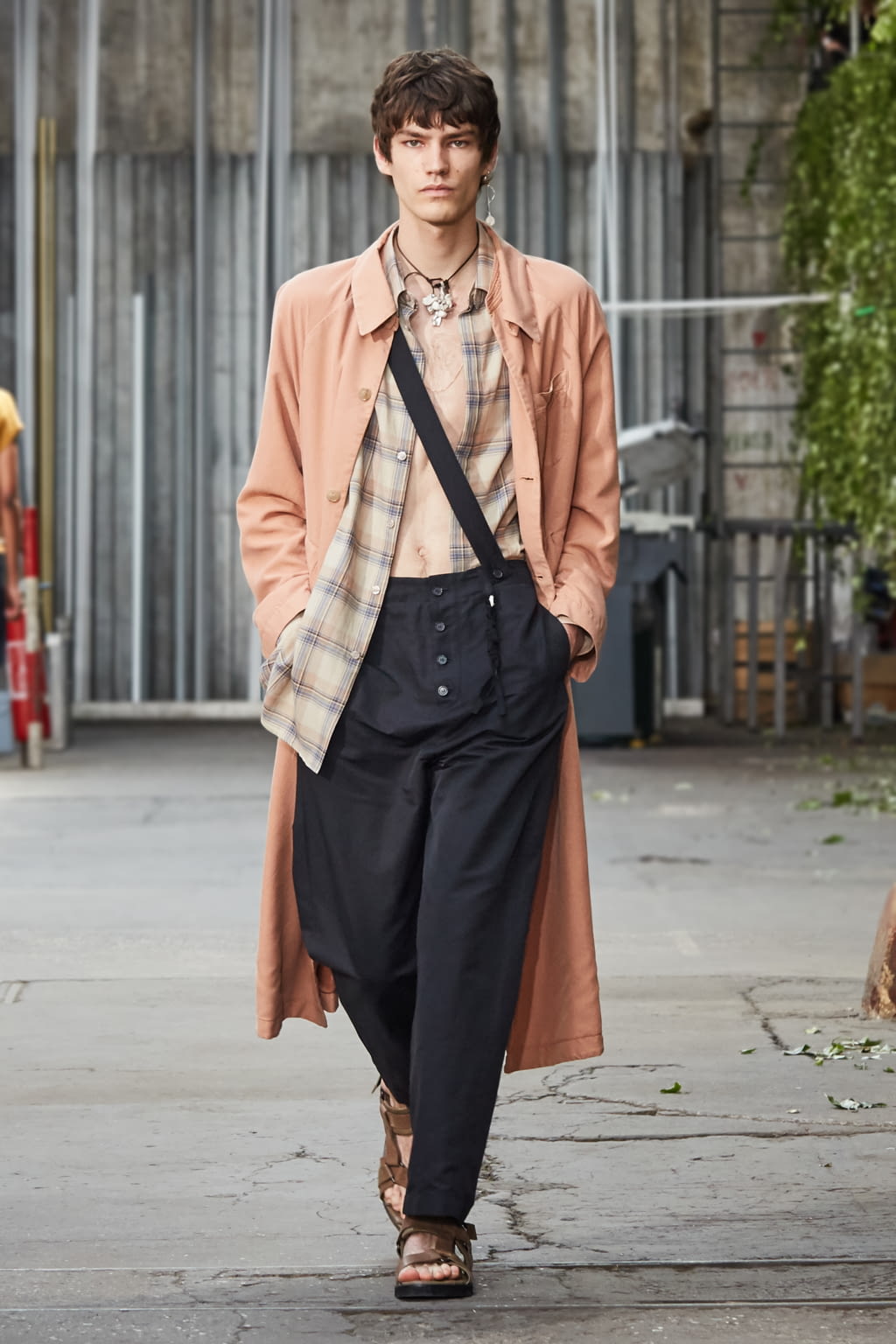 Fashion Week Paris Spring/Summer 2020 look 30 from the Rochas collection menswear