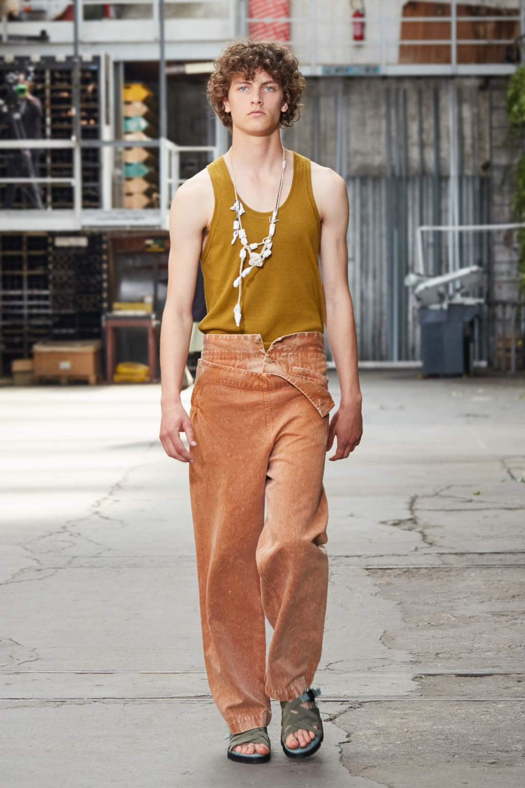 Fashion Week Paris Spring/Summer 2020 look 6 from the Rochas collection 男装