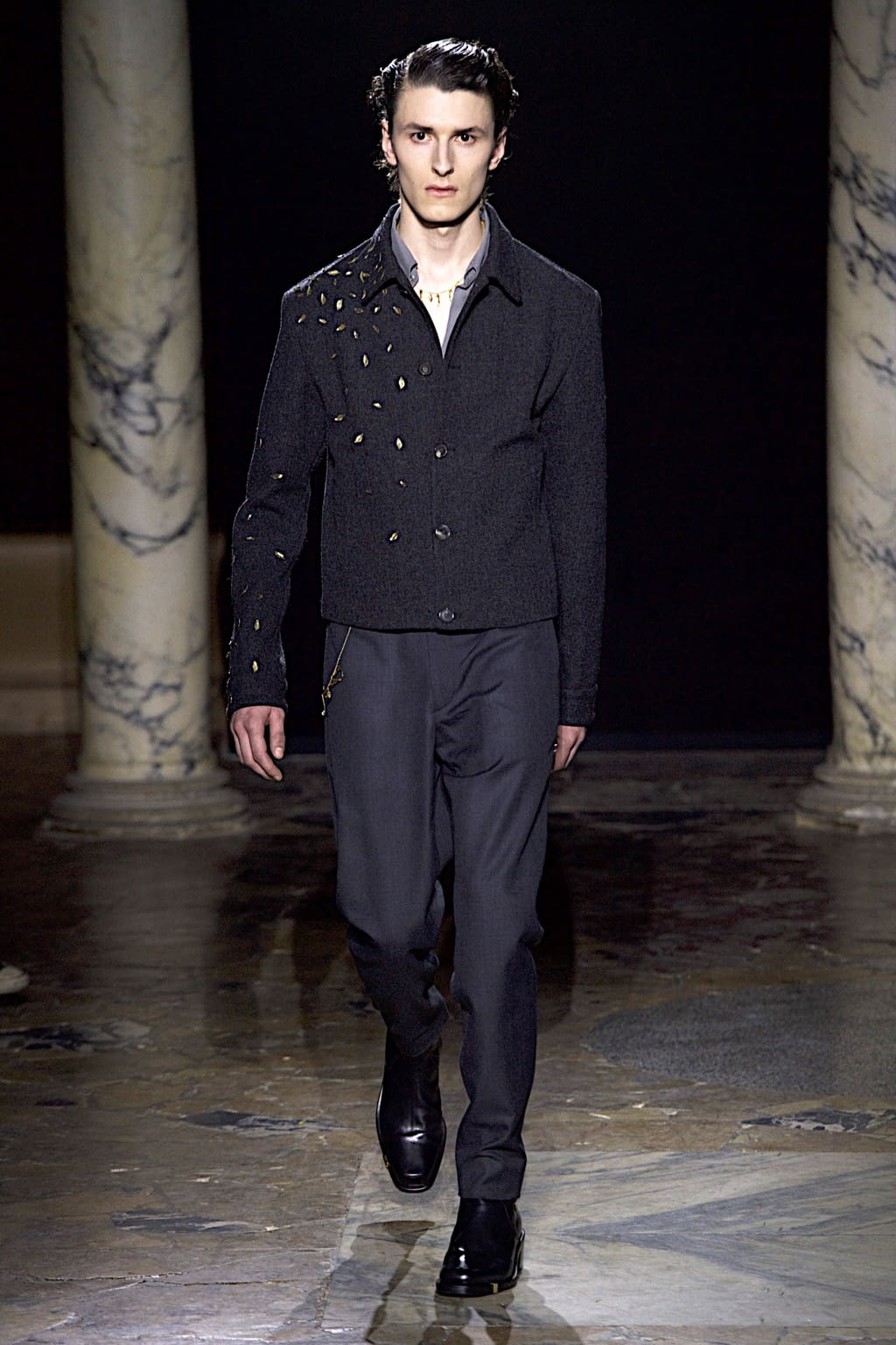 Fashion Week Paris Fall/Winter 2020 look 1 from the Rochas collection menswear
