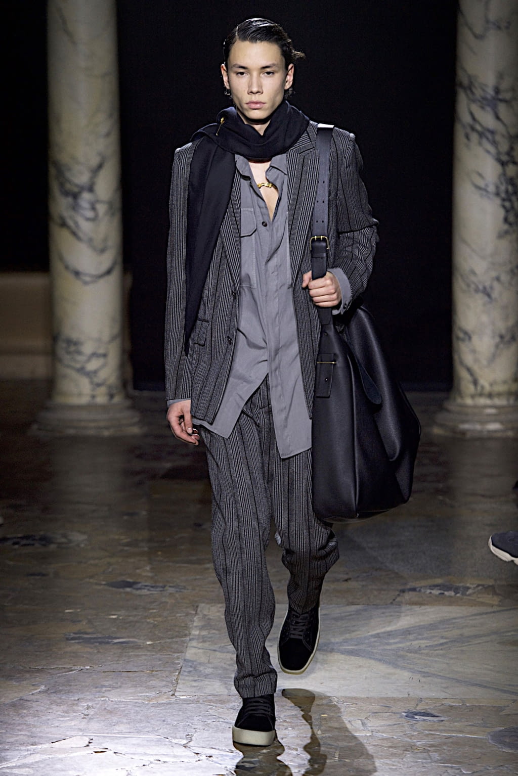 Fashion Week Paris Fall/Winter 2020 look 6 from the Rochas collection 男装