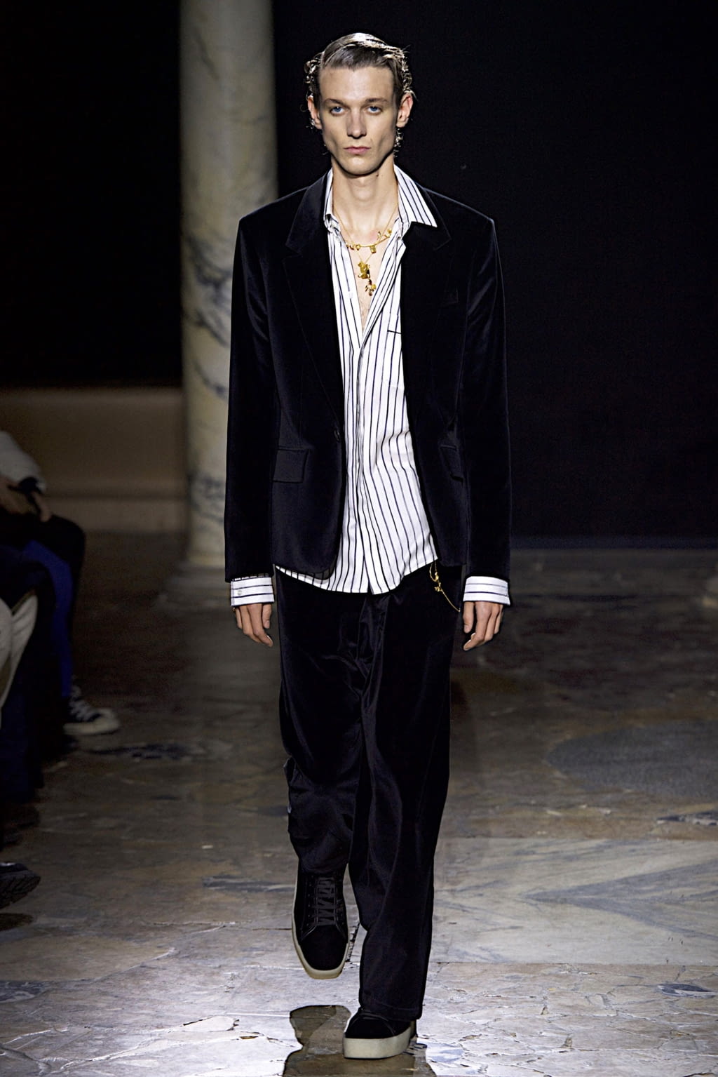 Fashion Week Paris Fall/Winter 2020 look 9 from the Rochas collection menswear