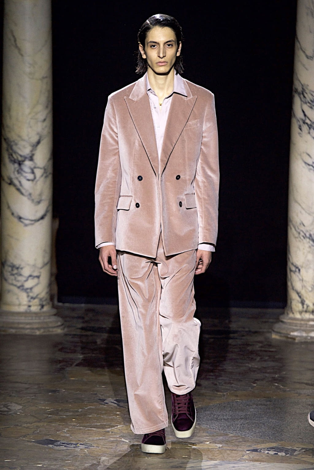 Fashion Week Paris Fall/Winter 2020 look 19 from the Rochas collection menswear