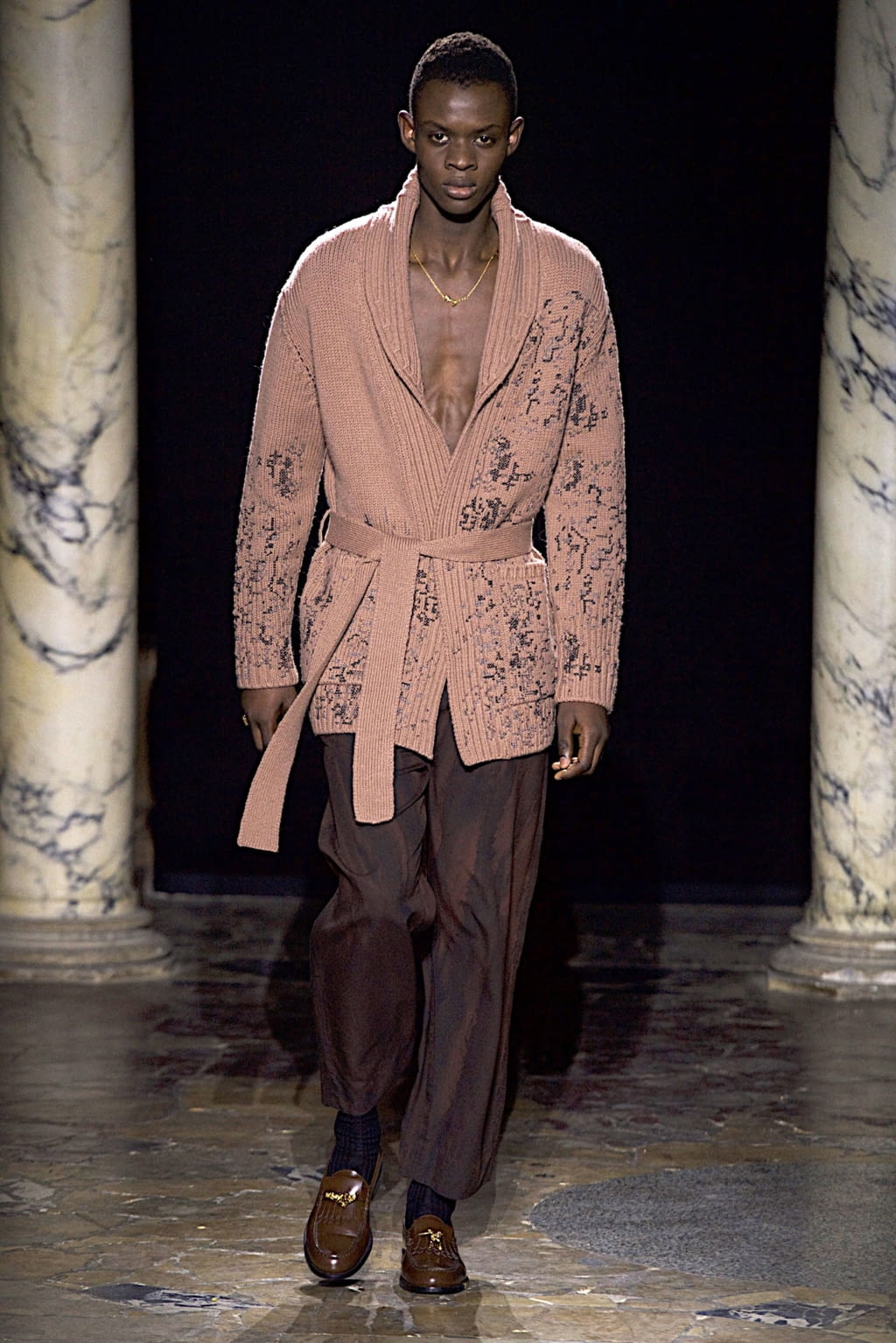 Fashion Week Paris Fall/Winter 2020 look 23 from the Rochas collection 男装