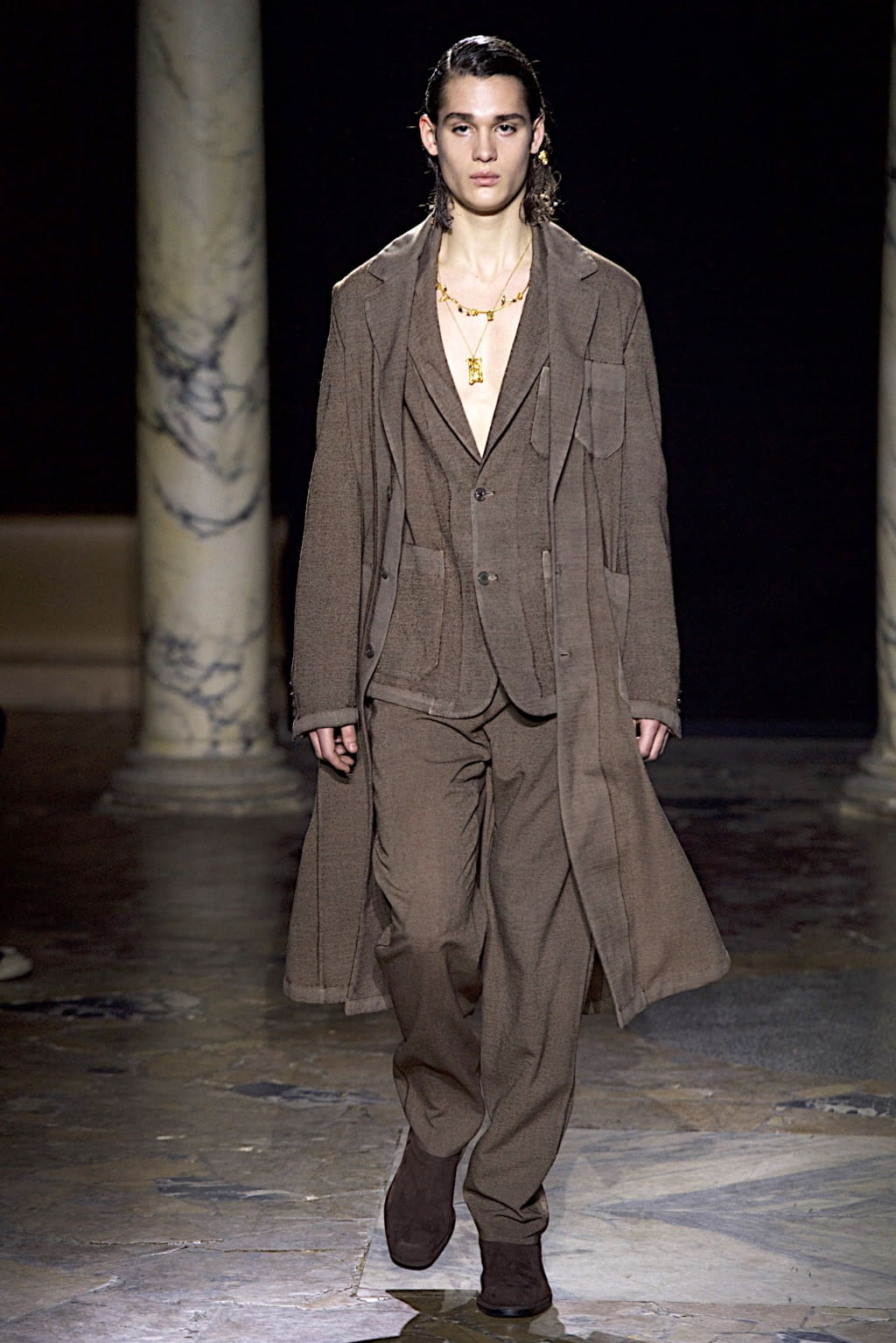 Fashion Week Paris Fall/Winter 2020 look 24 from the Rochas collection menswear