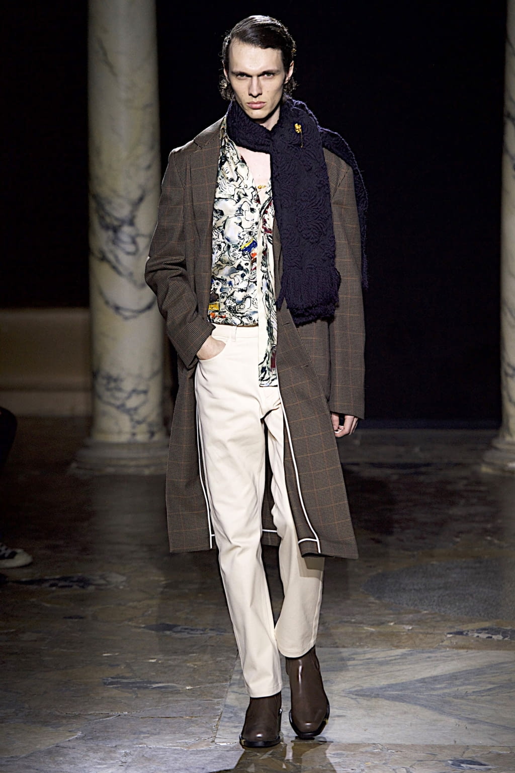 Fashion Week Paris Fall/Winter 2020 look 26 from the Rochas collection menswear