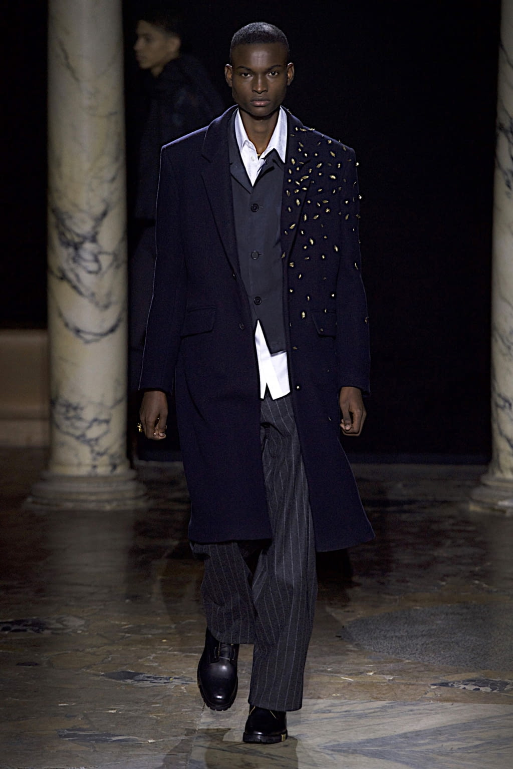 Fashion Week Paris Fall/Winter 2020 look 30 from the Rochas collection 男装