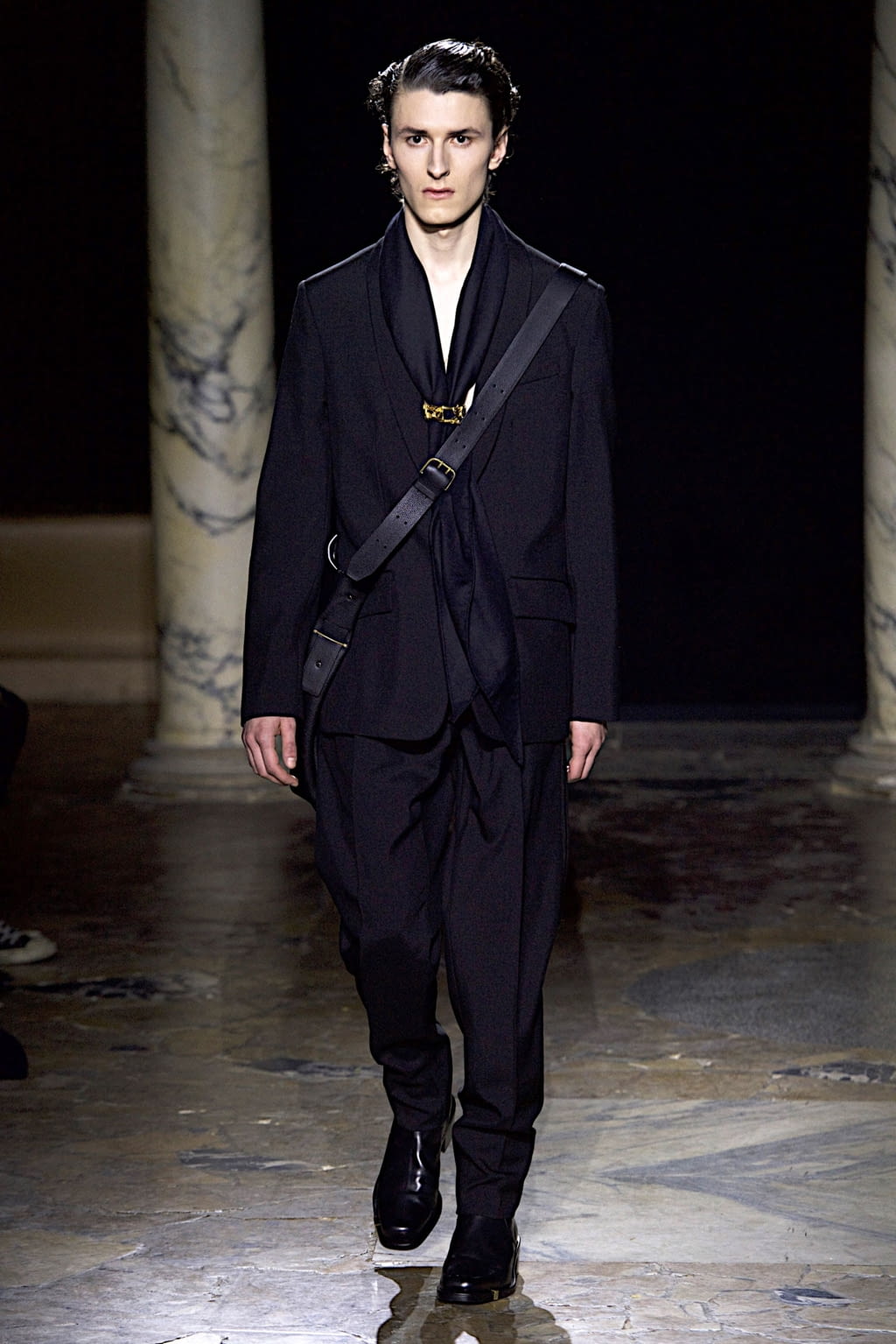 Fashion Week Paris Fall/Winter 2020 look 35 from the Rochas collection menswear