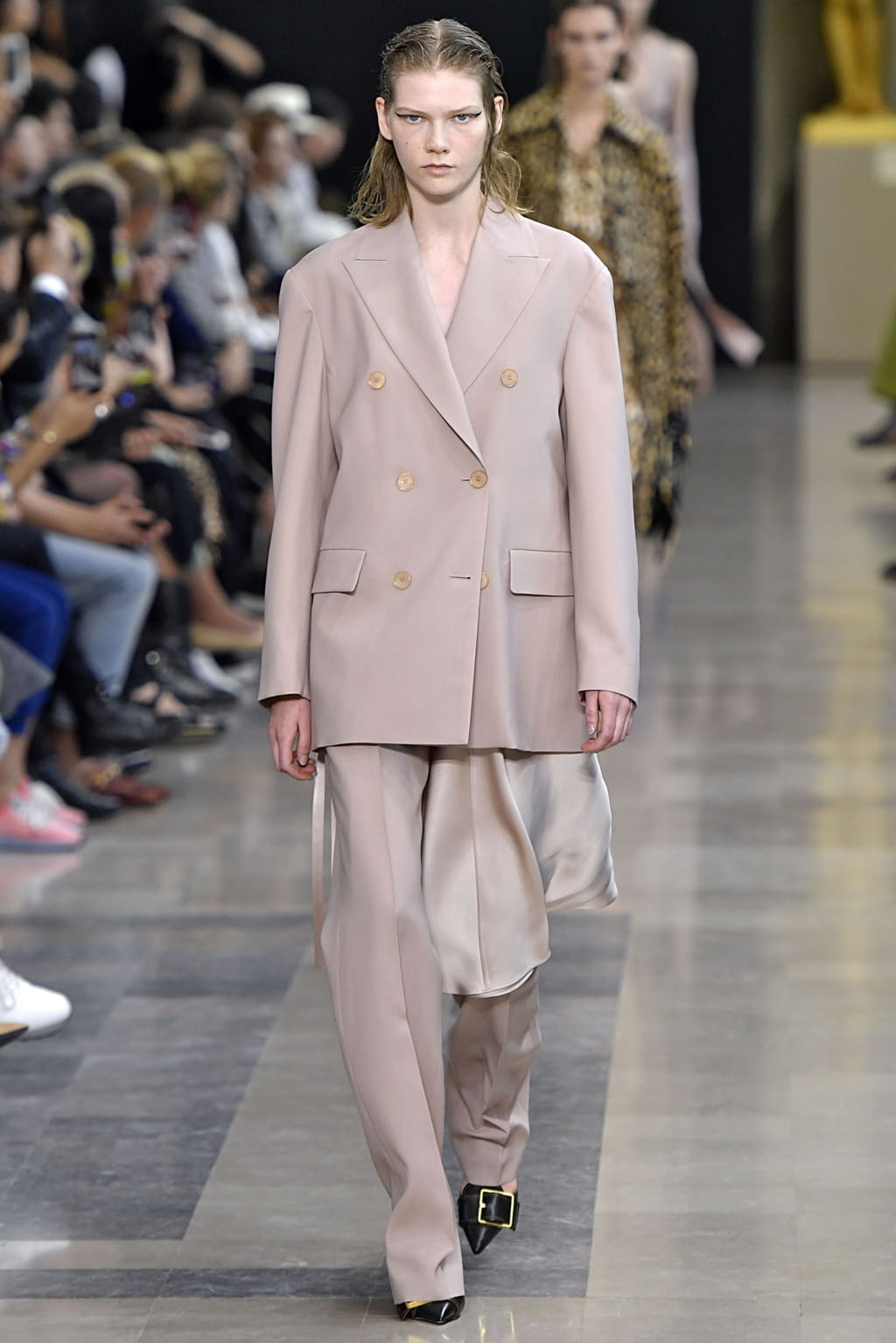 Fashion Week Paris Spring/Summer 2019 look 3 from the Rochas collection 女装