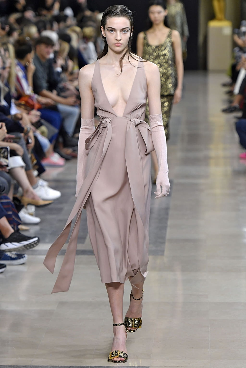Fashion Week Paris Spring/Summer 2019 look 5 de la collection Rochas womenswear